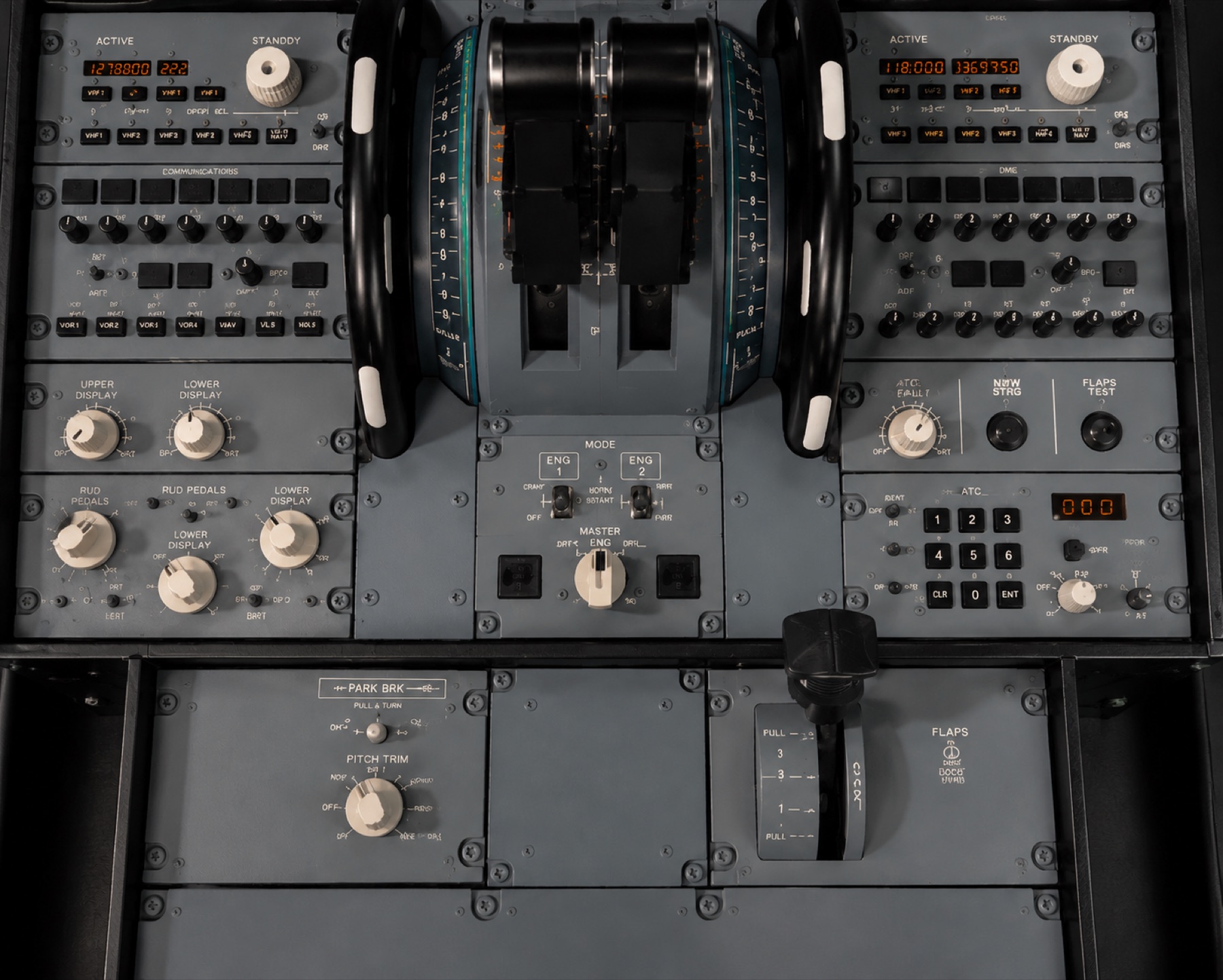 Close-up of the A320-style center pedestal and thrust levers