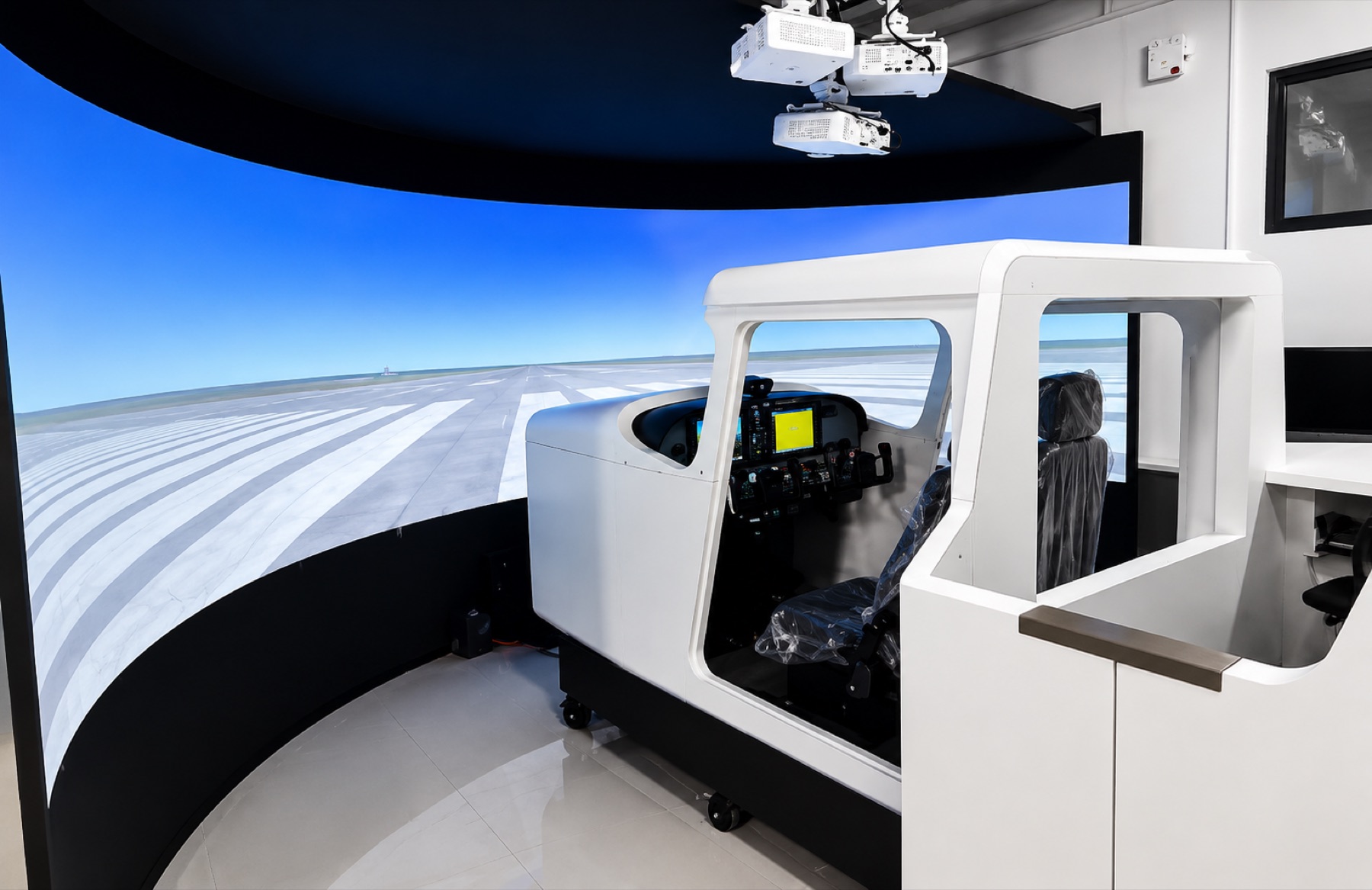 Cessna 172 flight training simulator room